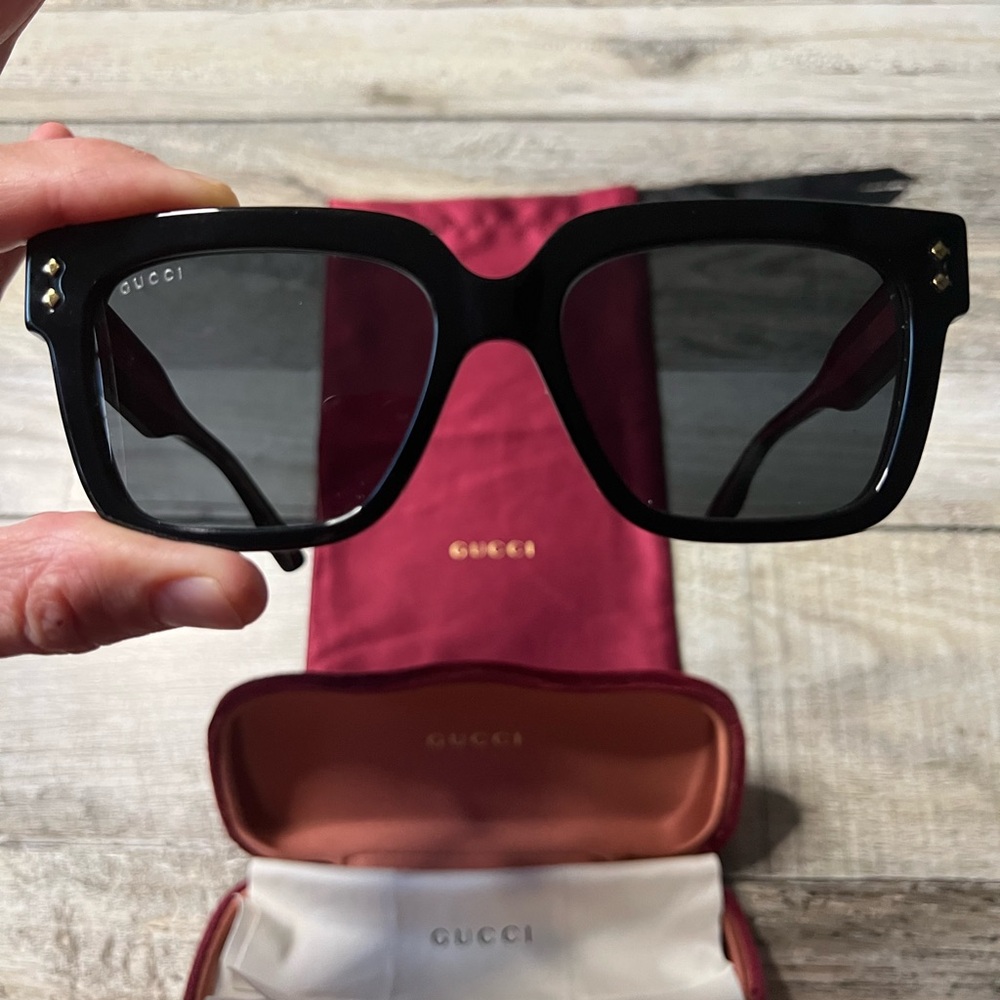 Gucci Sunglasses & Burgundy Suede Case w/Silk Dust Bag